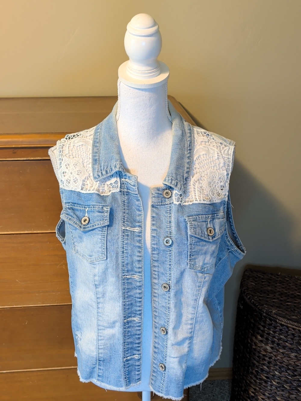 Maurice's Sleeveless Light Wash Denim Vest with White Lace Yoke Sz 0